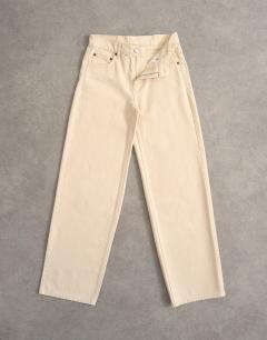 Model wearing Cinch low rise relaxed jean in natural