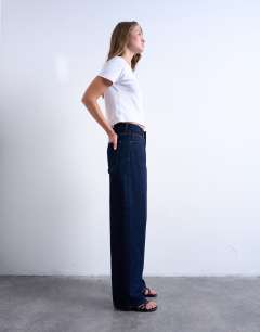 Model wearing Cinch low rise relaxed jean in raw indigo