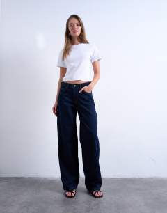 Model wearing Cinch low rise relaxed jean in rinse indigo