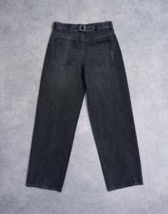 Model wearing Cinch low rise relaxed jean in washed black