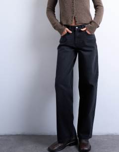 Model wearing Cinch low rise relaxed jean in washed black