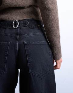 Model wearing Cinch low rise relaxed jean in washed black