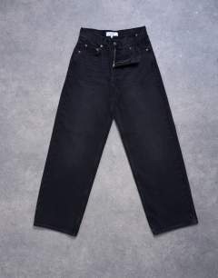 Model wearing Cinch low rise relaxed jean in washed black