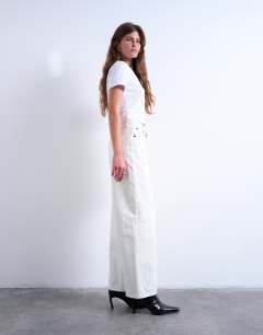 Model wearing Cinch low rise relaxed jean in white