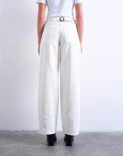 Model wearing Cinch low rise relaxed jean in white
