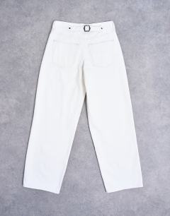 Model wearing Cinch low rise relaxed jean in white