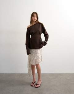 Cinch off the shoulder top in chocolate