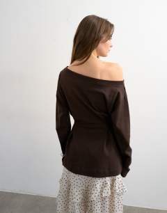 Model wearing Cinch off the shoulder top in chocolate