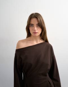 Model wearing Cinch off the shoulder top in chocolate