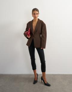 Model wearing Cinch waist blazer in chocolate