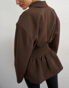 Model wearing Cinch waist blazer in chocolate