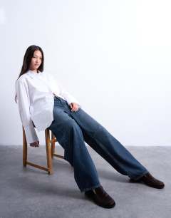 Model wearing Cinched oversized poplin shirt in white