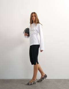 Model wearing Cinched waist long sleeve raglan t-shirt in white