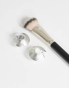 Model wearing Cindy textured chunky hoop earring in silver tone