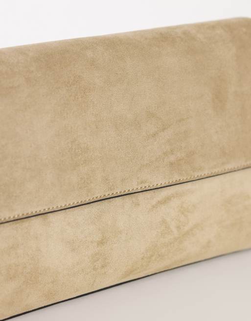 Topshop Clark medium clutch i imiteret ruskind med foldover i sand, 4 af 4