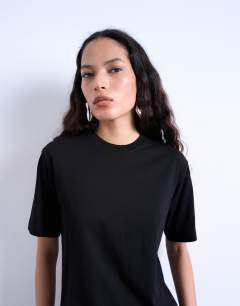 Model wearing Classic tee in black