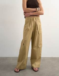 Model wearing Clean A line wide leg cargo with tie waist in beige