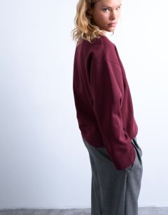 Model wearing Clean oversized deep cuff sweat in burgundy