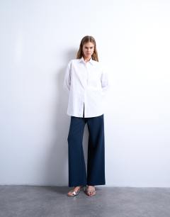 Model wearing Clean pull on tailored trouser in navy 