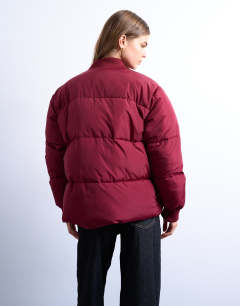 Model wearing Clean rib collar puffer jacket in burgundy