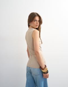 Model wearing Clean ruched tank in oat