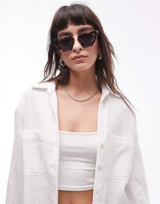 Topshop - Clove - Abgewinkelte Cat-Eye-Sonnenbrille in dunkler Schildpatt-Optik-Bunt