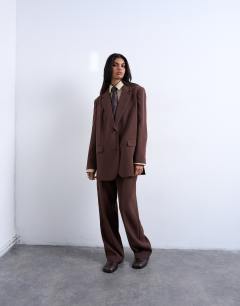 Model wearing Co ord 2 button relaxed fit blazer in chocolate