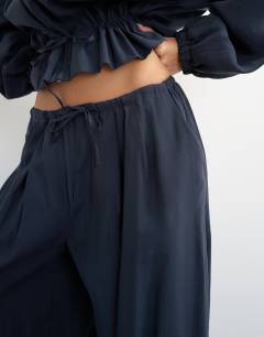 Model wearing Co ord balloon trouser with tie waist in navy