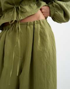 Model wearing Co ord balloon trouser with tie waist in olive