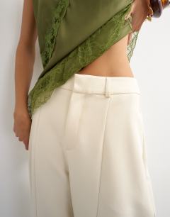 Model wearing Co ord barrel leg trouser in ecru