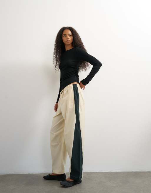 Topshop co-ord bukser med farveblok i stone og sort, 1 af 5