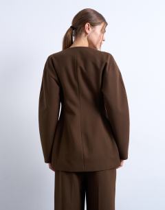 Model wearing Co ord collarless ovoid sleeve blazer in chocolate
