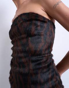 Model wearing Co-ord faux fur bandeau in animal print
