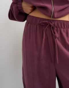 Model wearing Co ord horseshoe trouser in fig