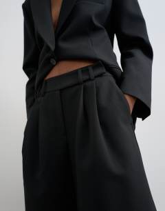 Model wearing Co ord longline short in black