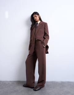 Co ord mid rise clean straight trouser in chocolate