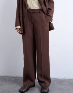 Model wearing Co ord mid rise clean straight trouser in chocolate