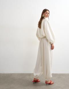 Model wearing Co ord modal balloon trouser in ecru