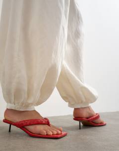Model wearing Co ord modal balloon trouser in ecru