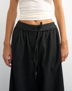 Model wearing Co ord occassion plisse balloon tie front trouser in black