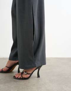 Model wearing Co ord ovoid side pleat trouser in grey