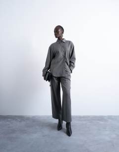 Model wearing Co ord pleated slouchy trouser in grey