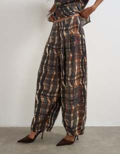 Model wearing Co ord pleated trouser in check