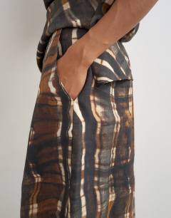 Model wearing Co ord pleated trouser in check