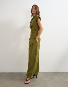 Model wearing Co ord pleated trouser in khaki