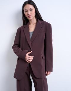 Model wearing Co ord slouchy chuck on blazer in plum chocolate