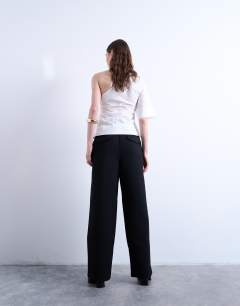 Model wearing Co ord slouchy clean waist band tailored trouser in black 