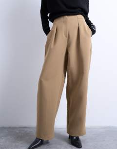 Model wearing Co ord slouchy clean waist band tailored trouser in taupe