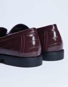 Model wearing Coby ruched toe croc loafer in burgundy