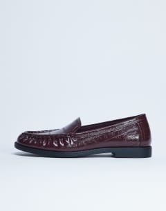 Model wearing Coby ruched toe croc loafer in burgundy